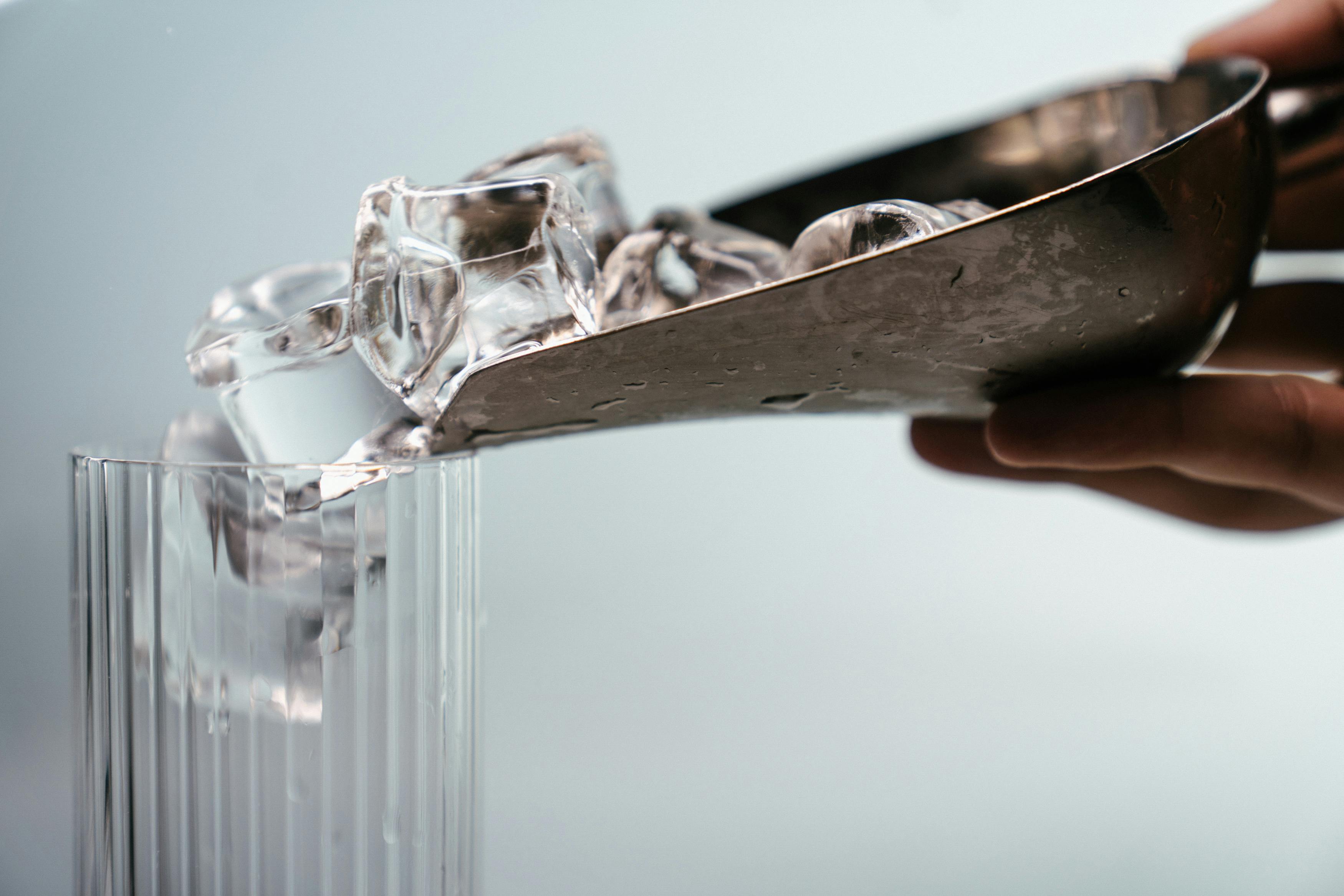 Eiswürfel einfüllen